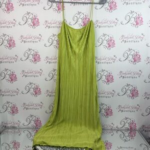 Dress long shiny pleats like bright shimmer Green Pleated Spaghetti Strap Dress